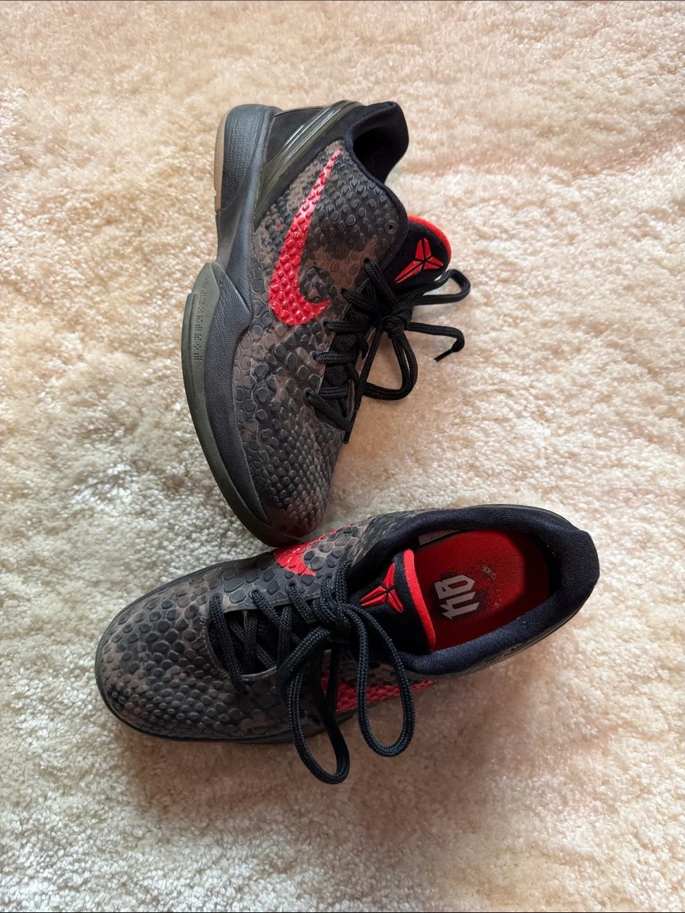 Nike Kids Sneakers in Black and Red - Youth Athletic Shoe